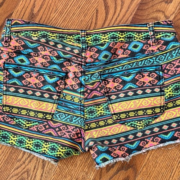 Forever 21 Aztec Print Short sz (8) - Picture 5 of 5